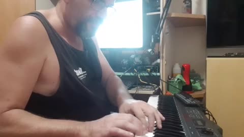 treino de guitarra no teclado