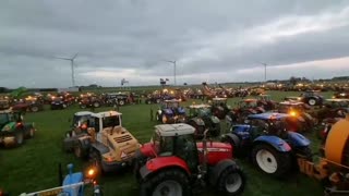 Dutch Farmers Line Up HUNDREDS Of Tractors In Massive Protest