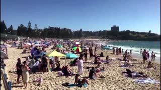 Sydneysiders head to beaches in heatwave