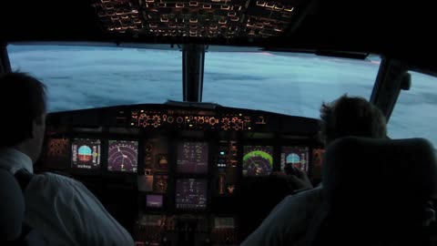 Amazing Plane Videos night landing