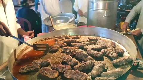 "Pakistan's Unique Street Eats: Bun Kebab and More"