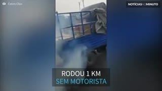 Tuk-tuk sem motorista percorre 1 km