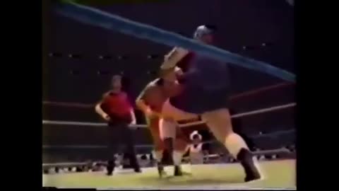 (1986.09.08) Jerry Lawler vs Bam Bam Bigelow - Memphis Wrestling