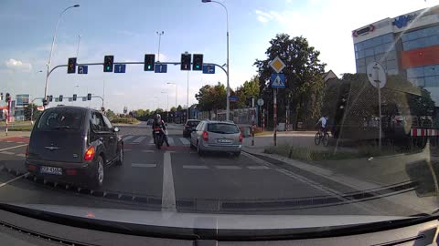 clever motorcyclist escape from the Polish police