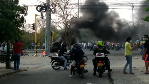 Bloqueos y quema de Llantas en Cartagena