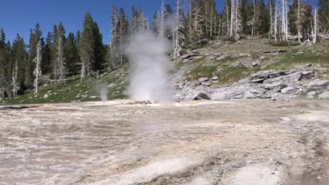 Yellowstone the geysers