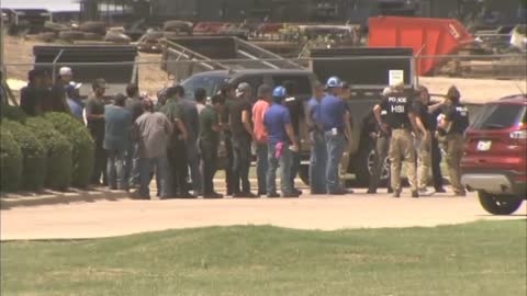 TX Trailer-Manufacturer Swarmed by 300 Fed Agents — 160 Illegal Aliens Detained!