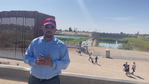Luis Pozzolo Records Illegal Immigrants Crossing Arizona Border In Afternoon