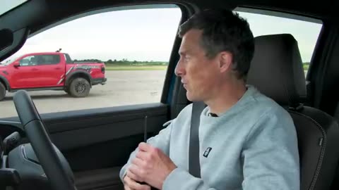 Ford Raptor VS GR Toyota Hilux VS VW Amarok: Draging Race