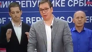 Iza Vučićevih leđa sinoć se događalo nešto što je danas hit...