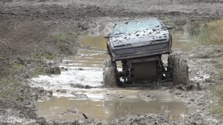 MUD Drivers - American Muscle Mega Mud Bogging Offroad Mudrunner