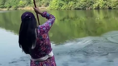 🐟Girl wrestles with a huge fish🐟