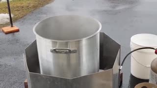 Rough boiling maple syrup