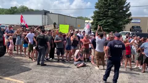 A Cambridge (Ontario) le meeting de Justin Trudeau interrompu par les manifestants