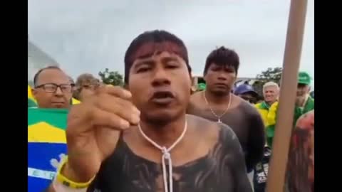 BRAZIL WAS STOLEN 🩸🇧🇷 | 🚨BREAKING: INDIGENOUS PEOPLE WHO ARE AT THE HEADQUARTERS IN BRASILIA MARCH TO THE ESPLANADE OF MINISTRIES PAINTED FOR GUERRA