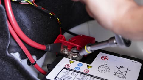 DON'T REPLACE YOUR BMW BATTERY UNTIL YOU WATCH THIS!