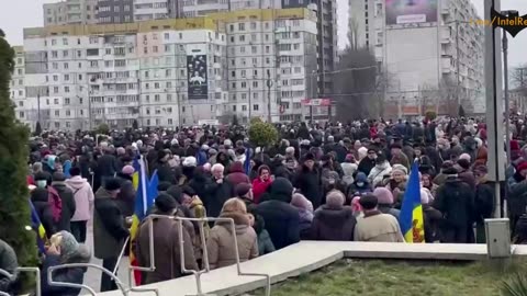 Police in Ukraine-neighboring Moldova block roads in center of Chisinau