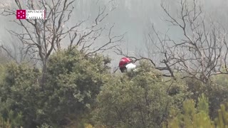 Watch firefighters struggle in Valencia wildfire