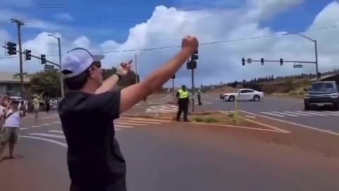 People in Maui greet Joe Biden with "Fuck you" and thanks for nothing