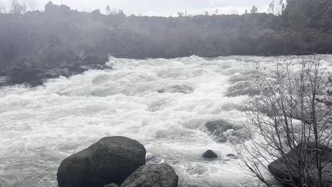 A TRULY INCREDIBLE Volcanic & River Wonderland – Deschutes River Trail – Central Oregon – 4K