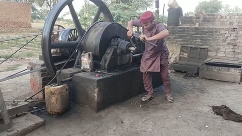 Old Engine Black Oil Starting