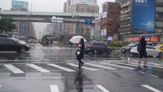 Beautiful video about Asia in the rain