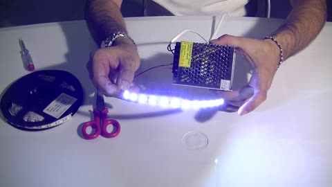 Come collegare una striscia LED senza fare saldature