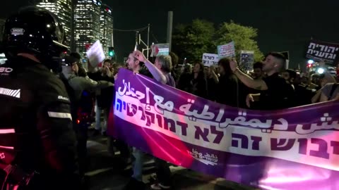 Scuffles with police as Israelis protest for peace