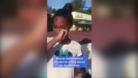 FIRST DISNEY TRIP - Woman has the best emotional reaction to visiting Disney for the first time (1)