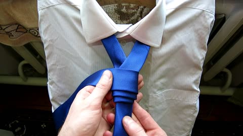 8 Different ways to tie a necktie . How to tie a tie