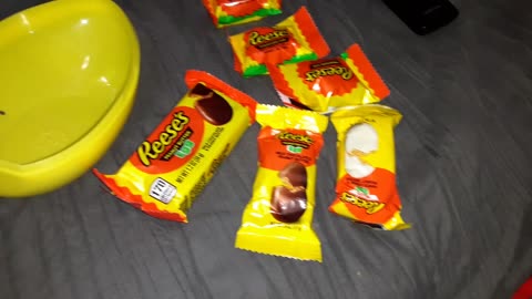 Opening A Reese's Easter Egg Gift Set