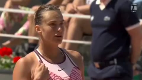 Fanúšikovia na turnaji Roland Garros vypískali Ukrajinku keď odmietla podať ruku bieloruskej súperke