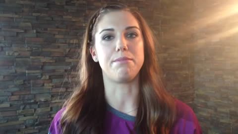 Alex Morgan choose between Cristiano Ronaldo and Lionel Messi.