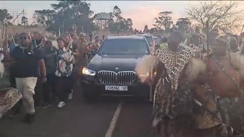 Zulu regiments escort the body of Prince Mangosuthu Buthelezi home