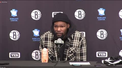 Kevin Durant Calls for NYC Mayor Eric Adams to 'Figure Out' His Vaccine Policy