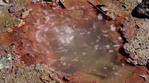 What mud bubbles tell us about volcanos