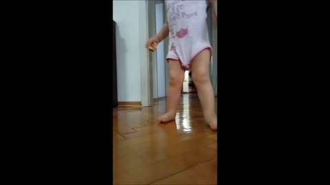 18 months old toddler counts to 10