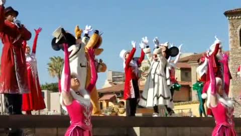 Disney Land Prince Micky Mouse And Princess Minnie Mouse Dance Show
