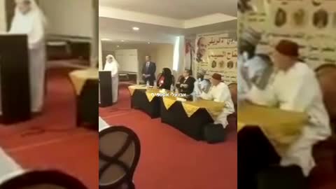 תיעוד: שגריר סעודיה במצרים התמוטט ומת במהלך נאום שנשא בפני באי ועידה בקהיר