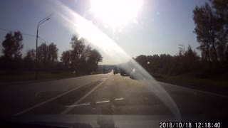 Motorcyclist Avoids Falling Under Truck's Tires