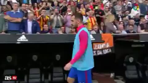 Valencia fan throwing a bottle at Paco Alcacer