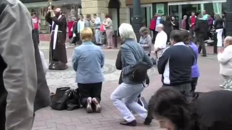 Lift the City - Eucharistic flash mob