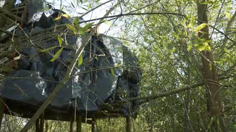 BUSHCRAFT FISHING HOUSE - Complete construction of a shelter to survive in a HIG
