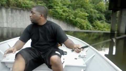 Boater Pulls Hilarious Waterfall Prank