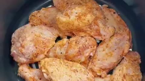 Crispy Air Fryer Wings 🤤 - Low Carb Recipes 🥗 Keto Chicken #shorts