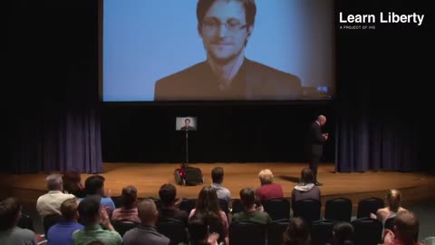 Snowden-They Are Watching You DOCUMENTARIO Il whistleblower statunitense Edward Snowden, che nel 2013 ha rivelato i programmi segreti di raccolta di informazioni condotti da NSA,CIA,FBI,GCHQ