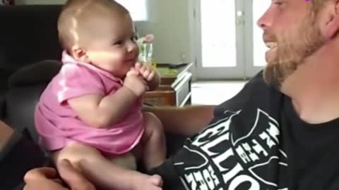 For the first time, a foreign baby learns to say "I love you", and the next second stunned his dad!