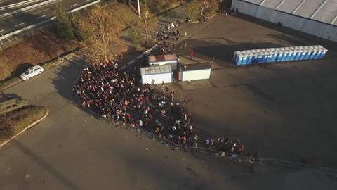 Immigrants on Slovenian-Austrian border preparing for the trip