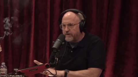 Louis CK's Issue with Social Media and Twitter