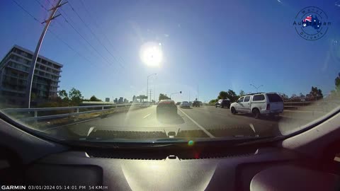 Taxi driver violating Australian Road rule 125 by going 10 kmh under speed limit